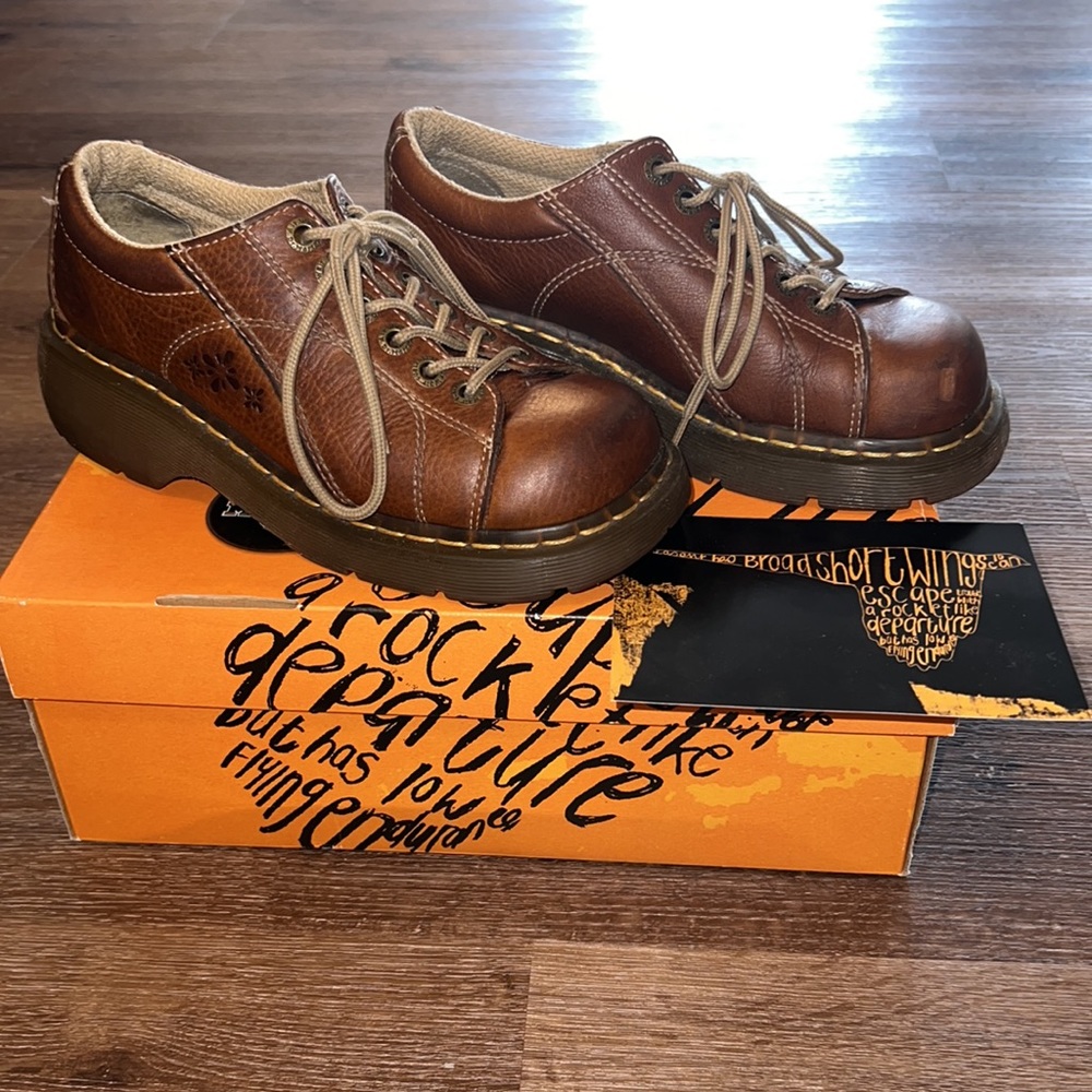 Dr. Marten's Women's Vintage Leather Daisy Oxford Shoes Tan 12283